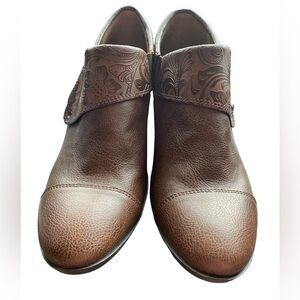 B.O.C BROWN BOOTIES NWOB. Size 11